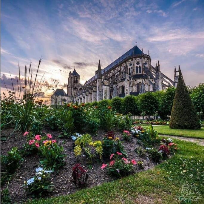 Appartement T2 Independant Au Coeur De La Ville Bourges Luaran gambar